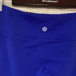 Lululemon black/blue thighs size 10